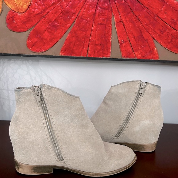 Mudd Suede Wedge Ankle Boots with Fringe - Picture 3 of 5